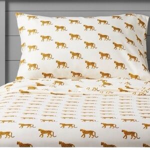 Pillowfort Twin NWT Microfiber Cheetah Print Sheet Set
